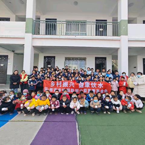 温暖传递：西安市扶弱助困慈善基金会为陈贠湾小学捐赠保温杯