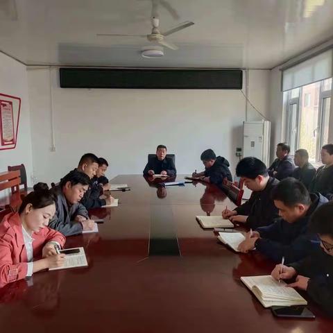 北峰镇组织召开河道“清四乱”工作推进会