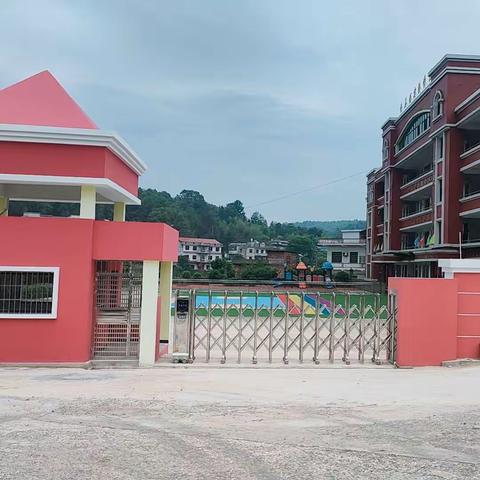 金石镇迪康幼儿园开展校车消防安全演练