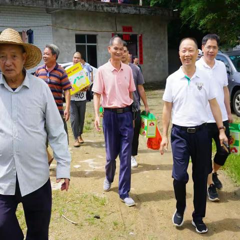 廉江市欧家黎氏理事会代表赴广西黄坡督村拜访黎洪添族老
