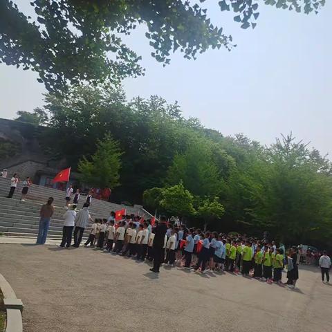 红领巾爱祖国    ——丹东市浪头小学新队员入队仪式