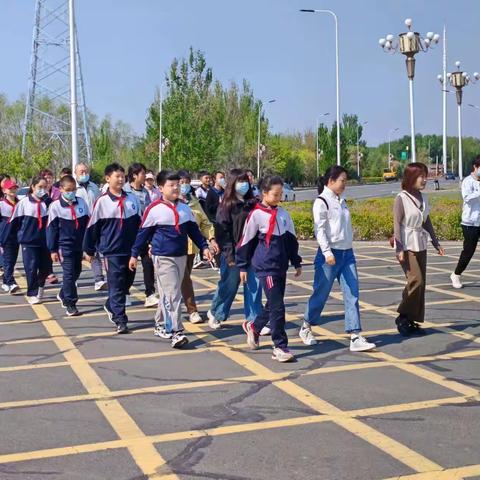 法治天地 青春护航 ——青少年法治教育基地实践活动