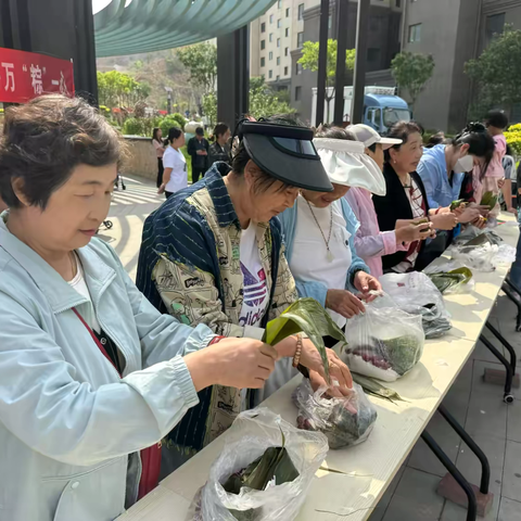 五一路街道东山社区联合博锐枫景小区碧桂园物业举办“万‘粽’一心”端午节活动