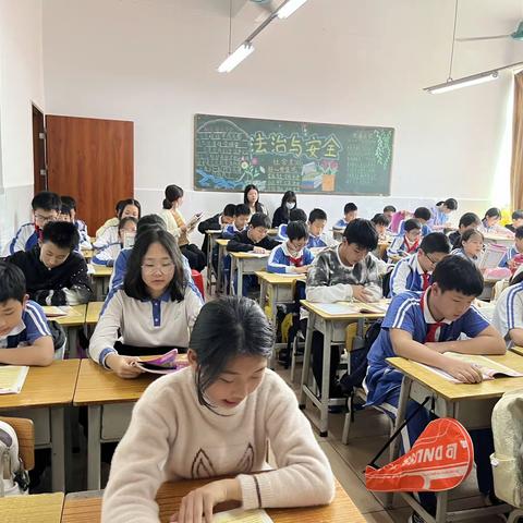 小学英语课组第三周教研活动—互帮互助促成长