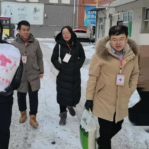 迎春送暖 助学育人——集宁五中红十字会春节前夕慰问困难家庭学生