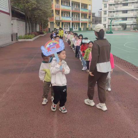 花丛镇中心小学附属幼儿园 “趣”春游活动美篇