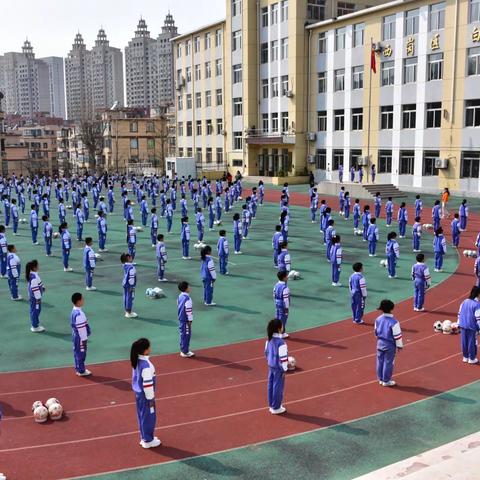 阳光大课间 欢乐馨校园                 --朝阳体育专家团访学大连市西岗区白云新村小学