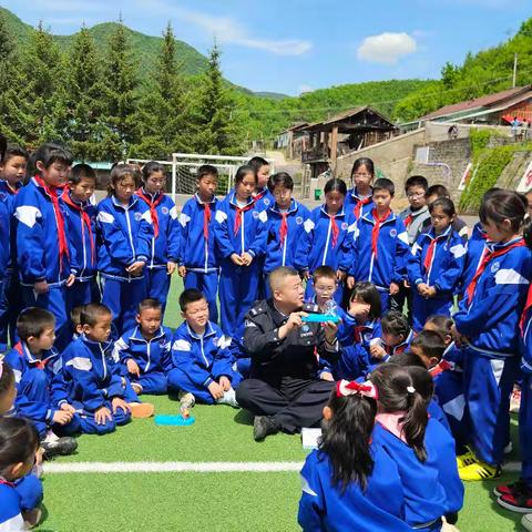 边境警徽闪耀“六一”平安趣味共筑成长---临江市第五中学 四道沟镇中心小学庆“六.一”系列活动