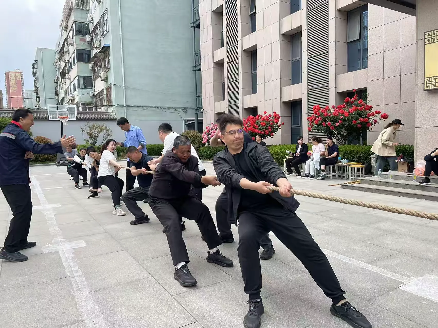 简篇-“逐力赛场,竞展风华”——乾政集团举办2026年春季职工运动会