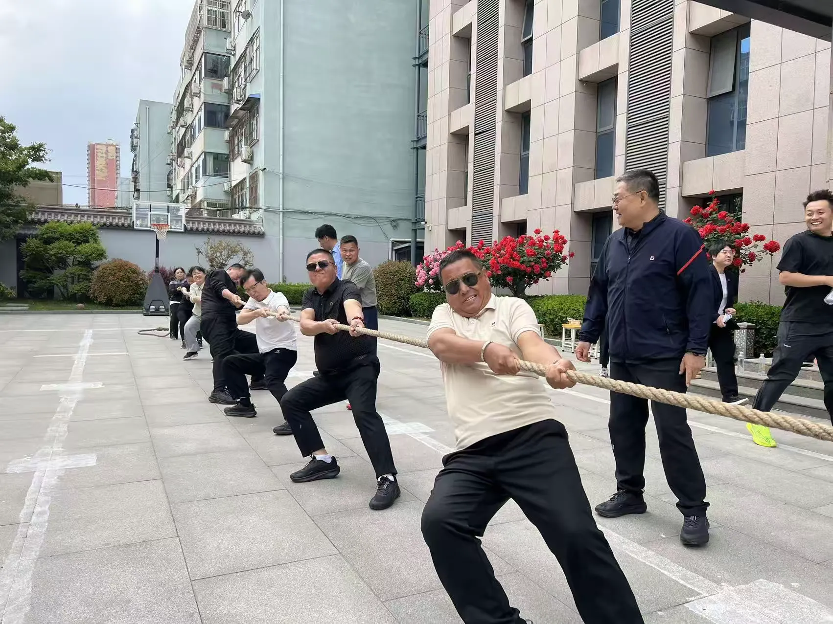 简篇-“逐力赛场,竞展风华”——乾政集团举办2026年春季职工运动会