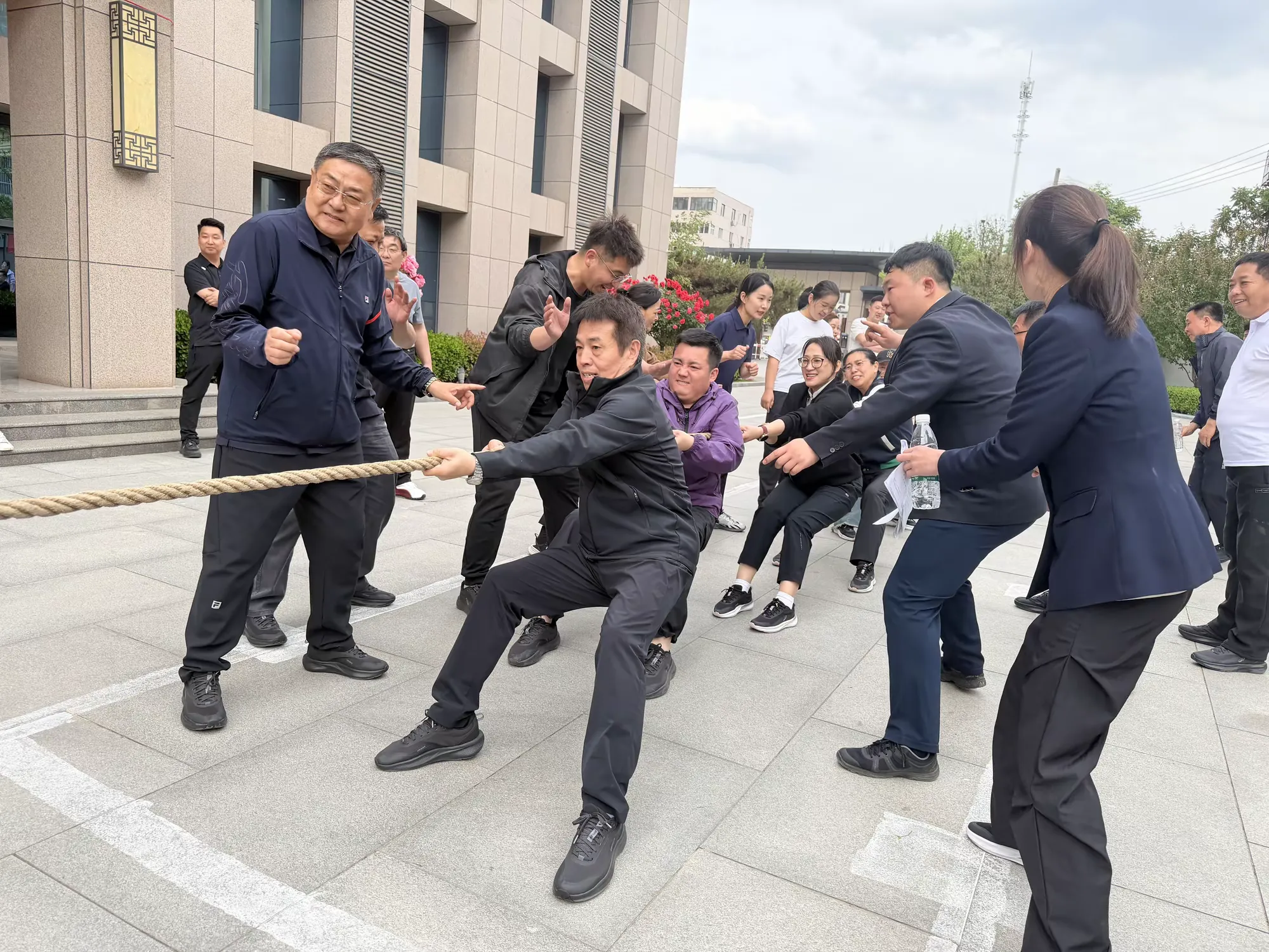 简篇-“逐力赛场,竞展风华”——乾政集团举办2026年春季职工运动会