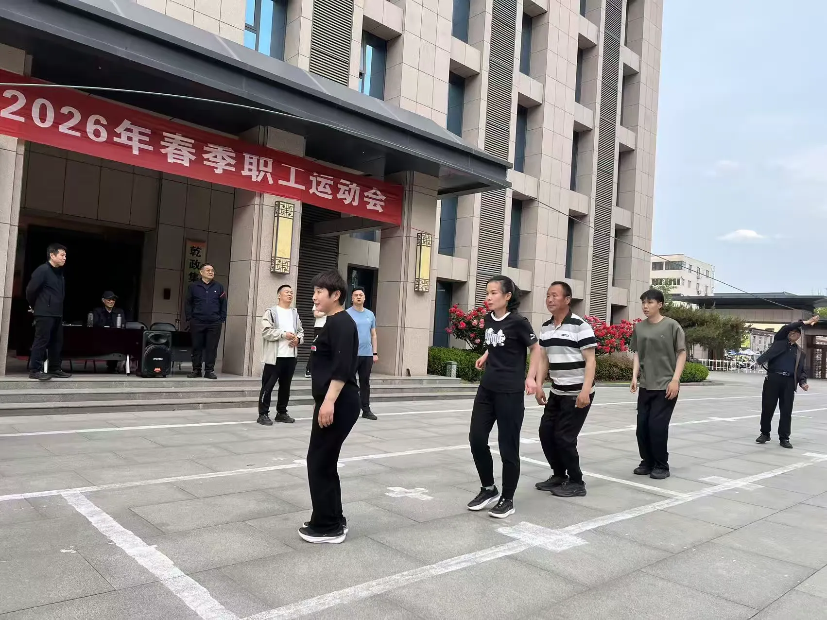 简篇-“逐力赛场,竞展风华”——乾政集团举办2026年春季职工运动会