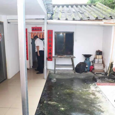 中共三亚市海棠区委书记、市现代服务业产业园工作委员会书记鲁正兰到龙楼村开展下访工作