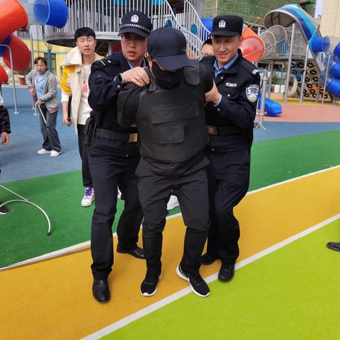 以“演”促防，护“幼”成长