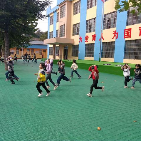 【“三抓三促”行动进行时】以“练”筑防，临“震”临“暴”不惊慌——中心小学南校区防震防暴疏散演练