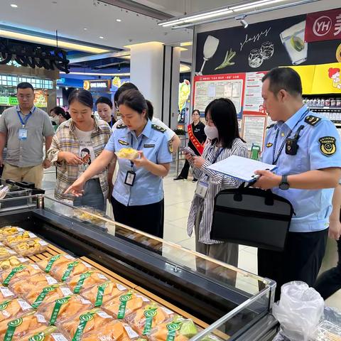 雁塔区市场监管局开展食品安全执法监督活动