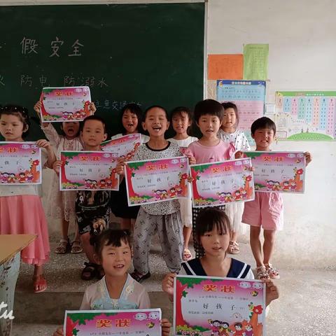 平城乡黄寨学校幼儿园大班毕业啦！