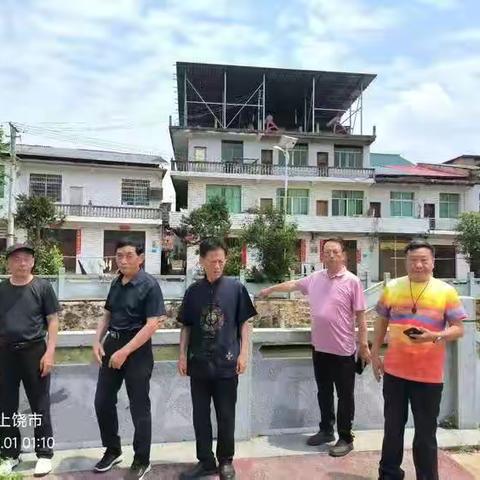 筑牢防溺安全防线 守护少年平安成长 ——弋阳县老科协港口镇分会组织“五老” 到校园周边开展水域安全排查行动 ‍
