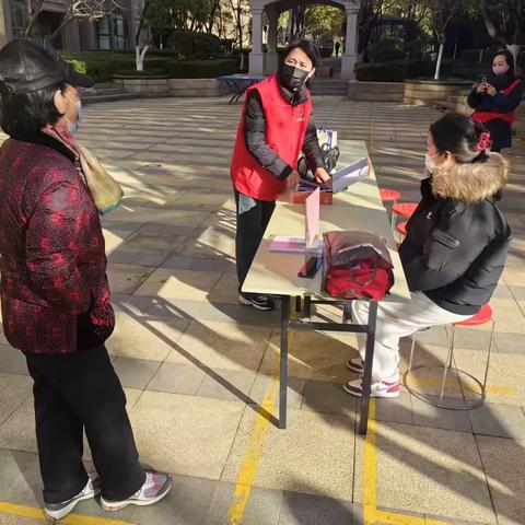 中海观园社区开展居民城镇医疗保险宣传行动