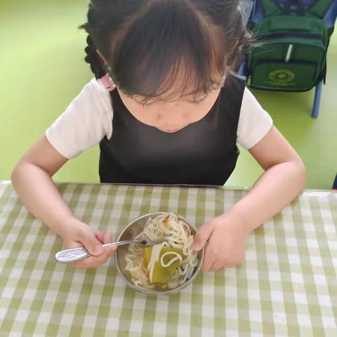 童之初幼儿园大二班一日生活(6月15日)