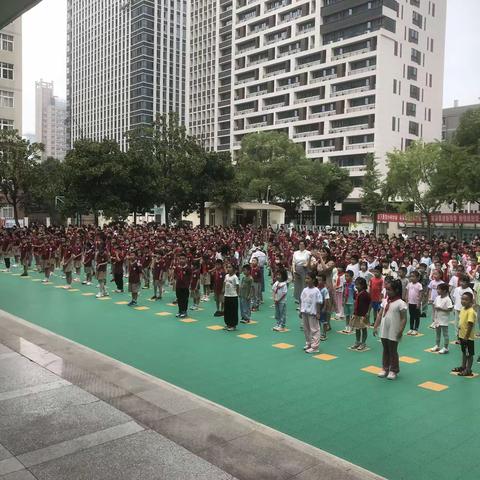 开展创建无毒校园活动，确保一方净土。武汉理工大学附属小学开学第一课