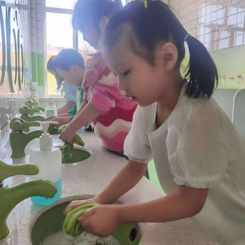 洗洗小毛巾——额尔古纳市幼儿园（一园）劳动教育系列活动