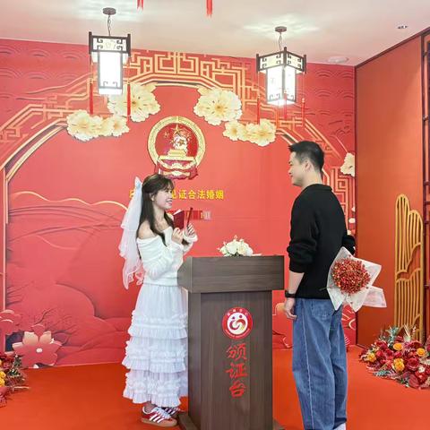 陵水：元旦“为爱加班”，17对新人喜领"新年第一证"