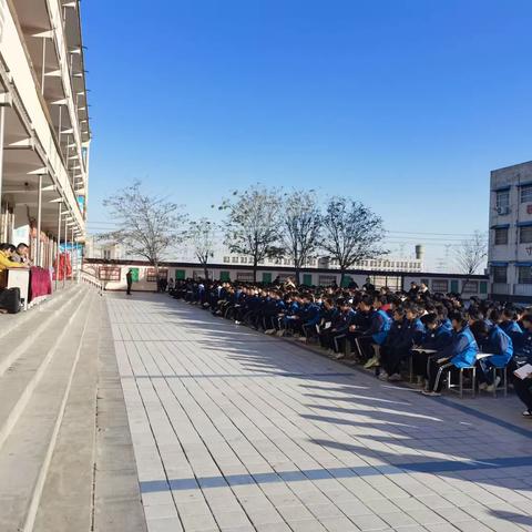 成长不留白 寒梅绽枝头——汤阴县扁鹊中学期中考试表彰大会