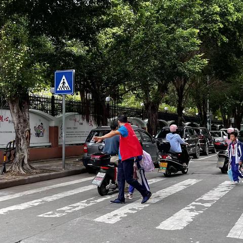 爱心护畅，安全相伴——罗阳镇第六小学四（8）班护畅小记