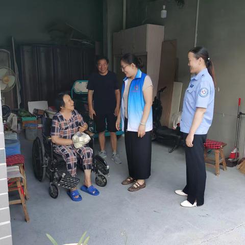 入户走访送关怀