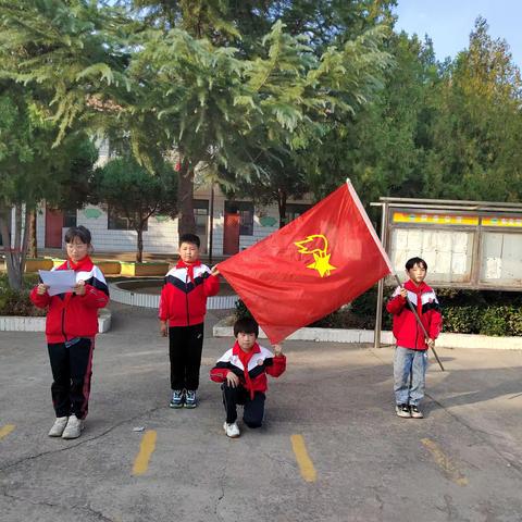 东北街小学举行“中国少年先锋队建队日”活动