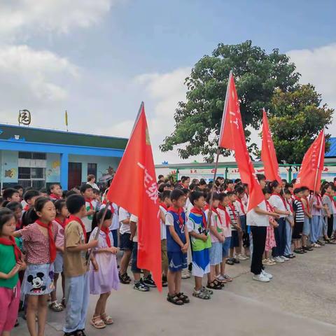 李寨小学“认真复习、迎接期末”主题升旗仪式