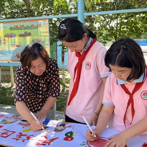 托克逊县第一小学开展百米画卷绘美景--民族团结“同心圆” 活动