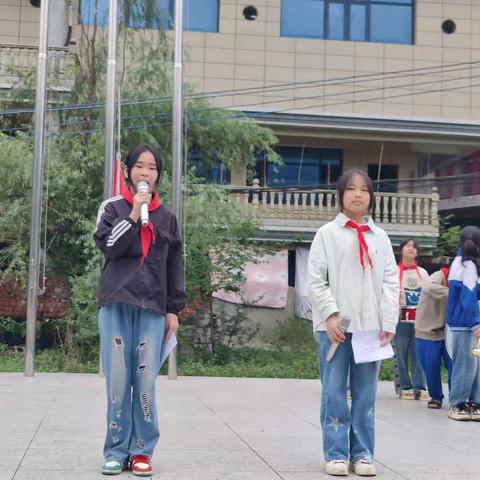 维山乡四都小学“红心向党  培根铸魂”少先队入队仪式暨六年级一模颁奖典礼