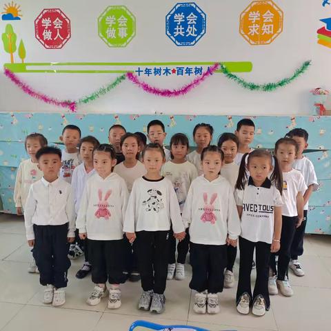 “扣好人生第一粒扣子”——百二小举办“才艺大比拼”音乐比赛活动