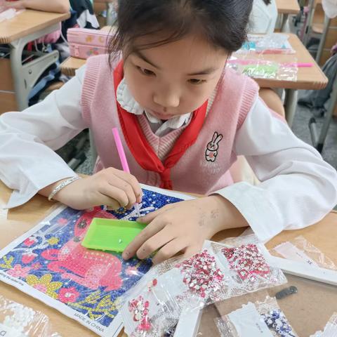 阳光社团巡展——《钻石画社团》