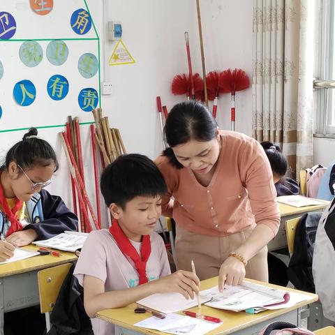 名师示范  引领成长——县教研室小学英语教研员韩燕老师送教到夏宜民族学校