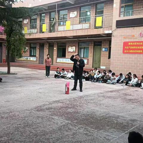 楼上小学消防紧急疏散演练纪实