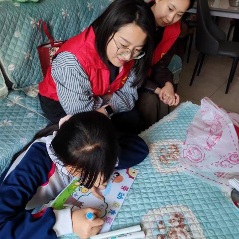 青春陪伴暖心行 致敬最美环卫人