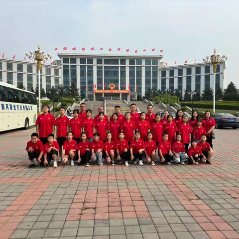 人民日报社组织滦平县师生赴北京开展研学旅行活动