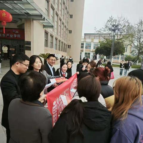 淮南分行团委积极组织各团支部开展“学雷锋”系列志愿服务活动