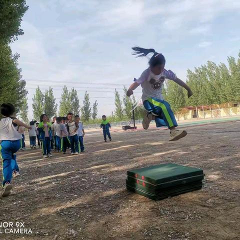 燃烧亮丽人生 绽放快乐校园 侯陵屯中心小学2025年5月