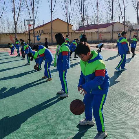 东村总校侯陵屯中心小学“逐光律动校园行”活动纪实