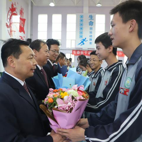 寒窗苦读酬壮志 摘星折桂逐新梦——都兰县第一中学举行九年级毕业典礼