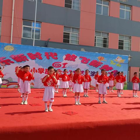 扶风县城关街道赵家小学“学习二十大 争做好队员”一年级新队员入队仪式