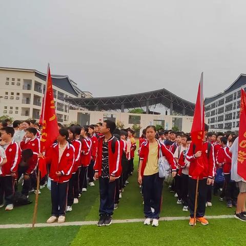 春意盎然，共赴山川——记安仁县排山芙蓉学校七、攀登熊峰山研学旅行活动