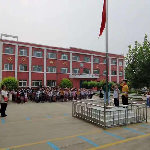 华村小学开展“向国旗敬礼 争做新时代好少年”——主题活动
