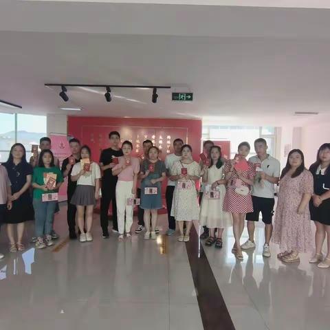 平顺县妇联开展“缘定七夕”集体颁证活动