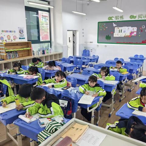 2024年春季经开区实验学校一年级三年级美术社团