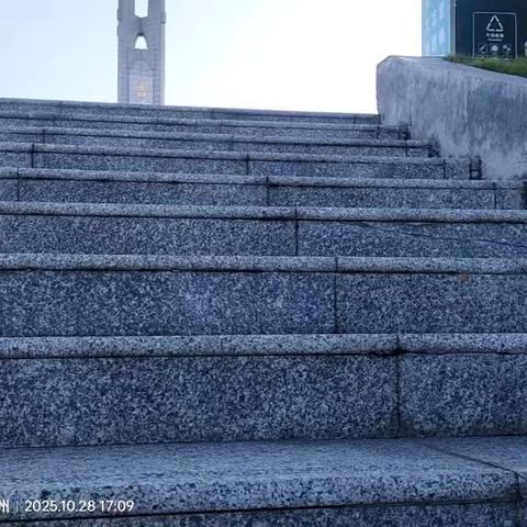 参观吉首市烈士陵园